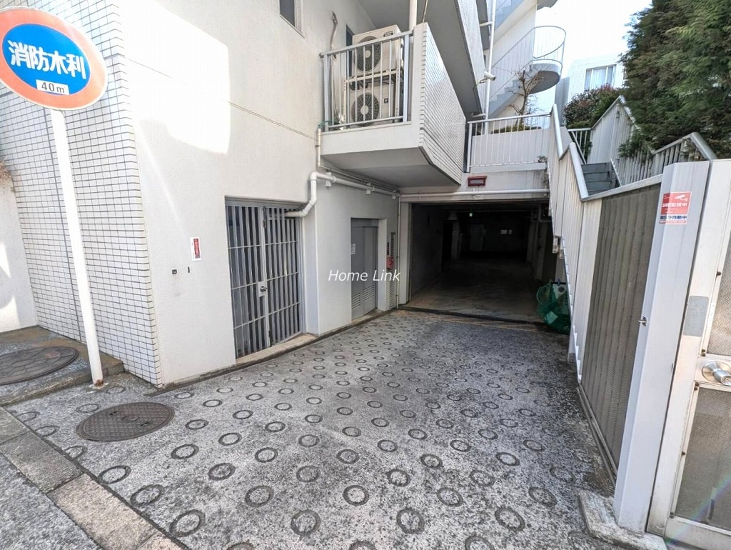 東建ニューハイツ成増　駐車場出入口